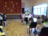 1d klasė šoka lietuvių liaudies šokį „Upytėlė teka“ - 